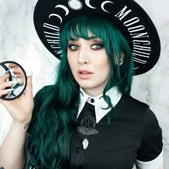 Death Moth Quartz Pendant – Restyle ✦ Moon Phases ✦ Raw Arrowhead ✦ Black/Silver - Picture 10 of 11